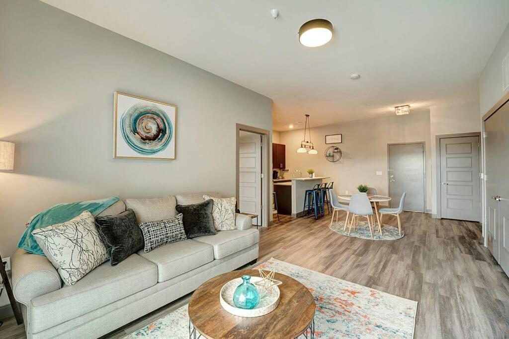 Huge 2 Bed 2 Bath Easy Ride To Nyc & Parking Apartment Hackensack Exterior photo