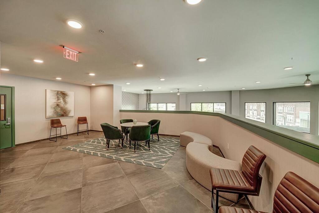 Huge 2 Bed 2 Bath Easy Ride To Nyc & Parking Apartment Hackensack Exterior photo